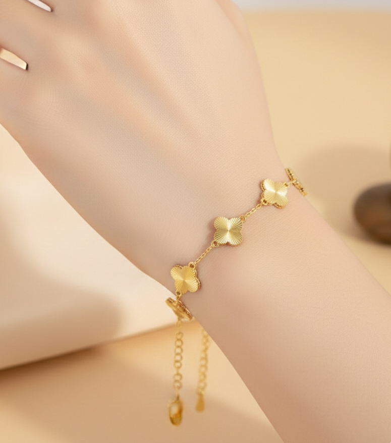 The Midnight Gold Clover