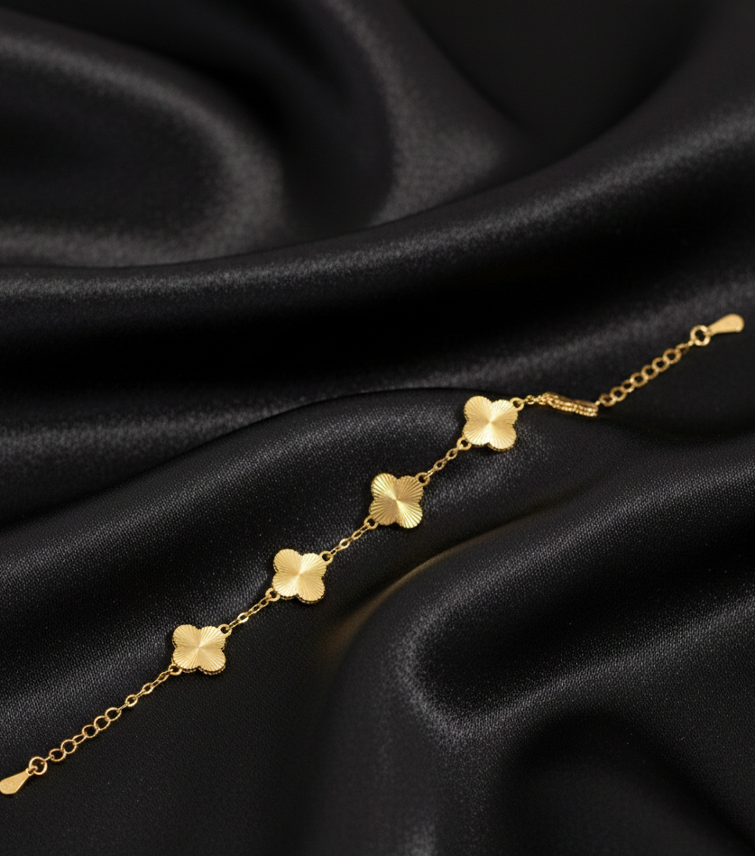 The Midnight Gold Clover