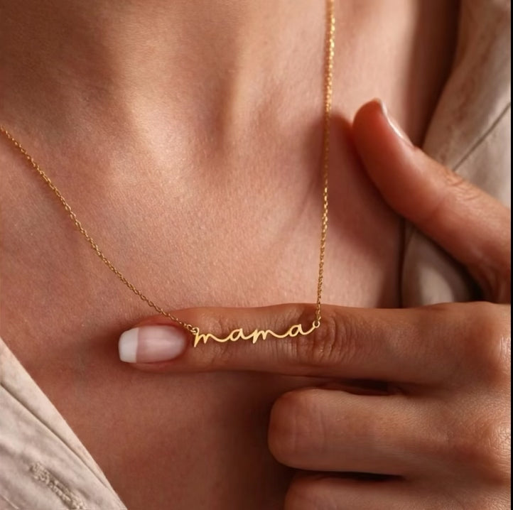 The mama script necklace